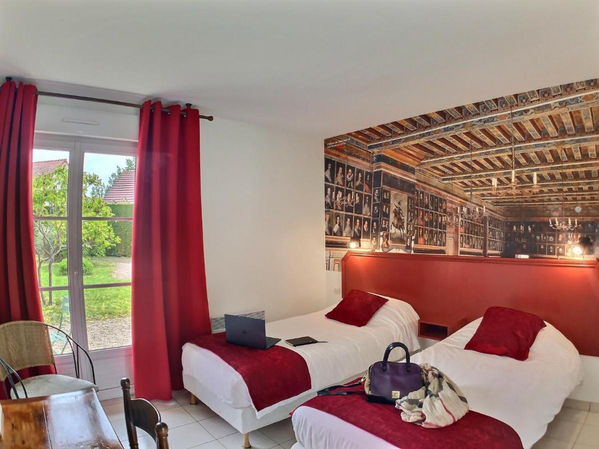 Logis Du Chateau Hotel 2*